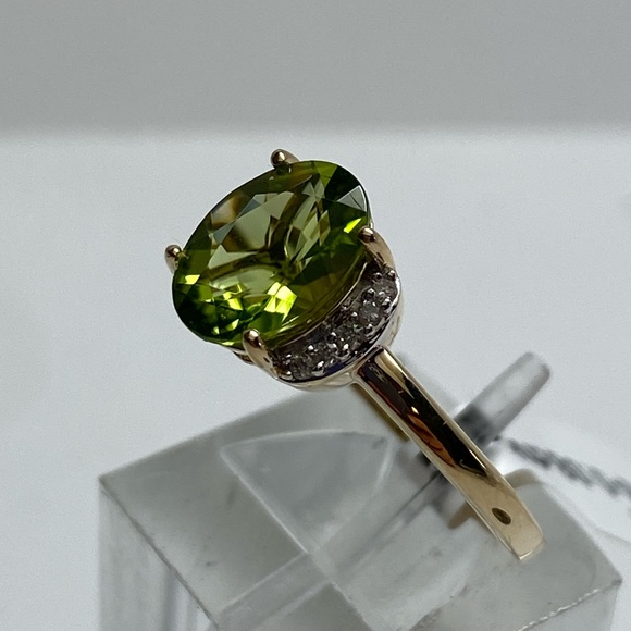 10K Yellow Gold Oval Shape Natural Peridot and 0.08ct Diamond Ring Size 6.75 NEW - Picture 11 of 13